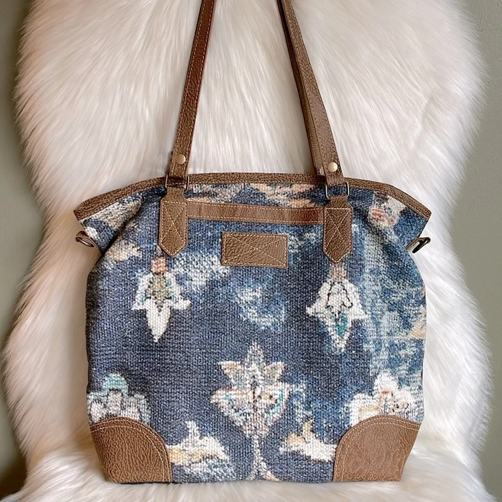 Myra Bag Shoulder Bag